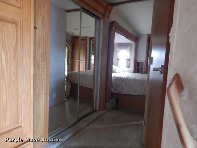 image for item JQ9340 2005 Nu Wa HitchHiker  camper