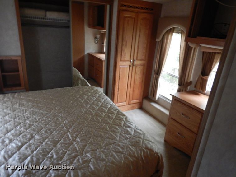 image for item JQ9340 2005 Nu Wa HitchHiker  camper