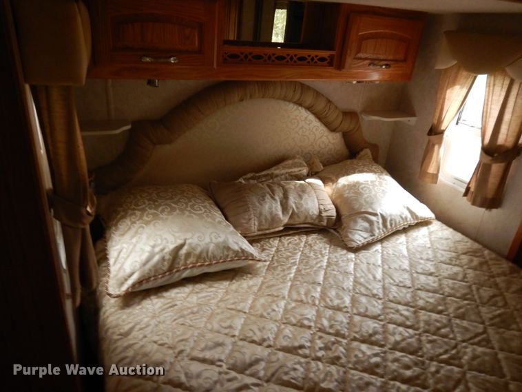 image for item JQ9340 2005 Nu Wa HitchHiker  camper