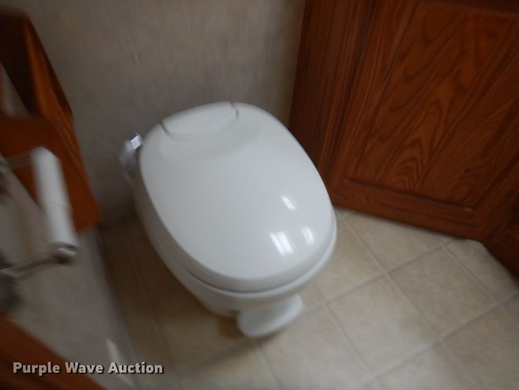 image for item JQ9340 2005 Nu Wa HitchHiker  camper