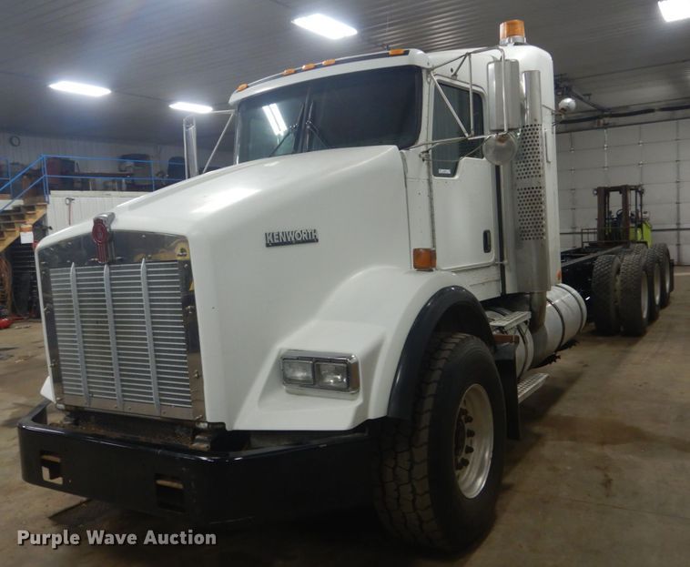 image for item KO9717 2005 Kenworth T800B  truck cab and chassis