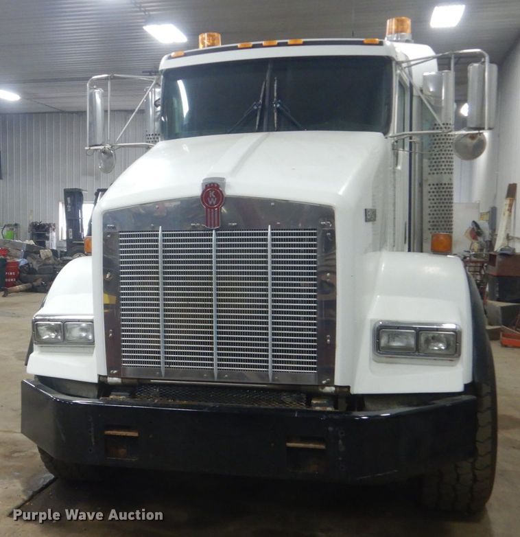 image for item KO9717 2005 Kenworth T800B  truck cab and chassis