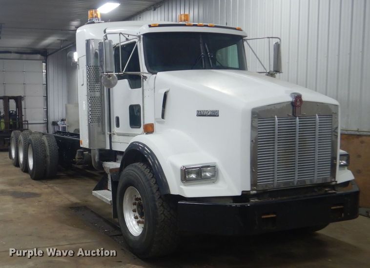 image for item KO9717 2005 Kenworth T800B  truck cab and chassis