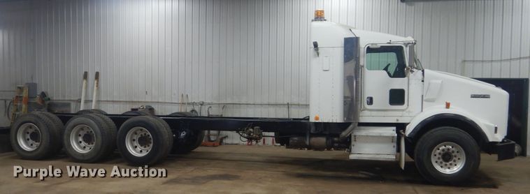 image for item KO9717 2005 Kenworth T800B  truck cab and chassis