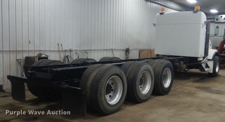 image for item KO9717 2005 Kenworth T800B  truck cab and chassis