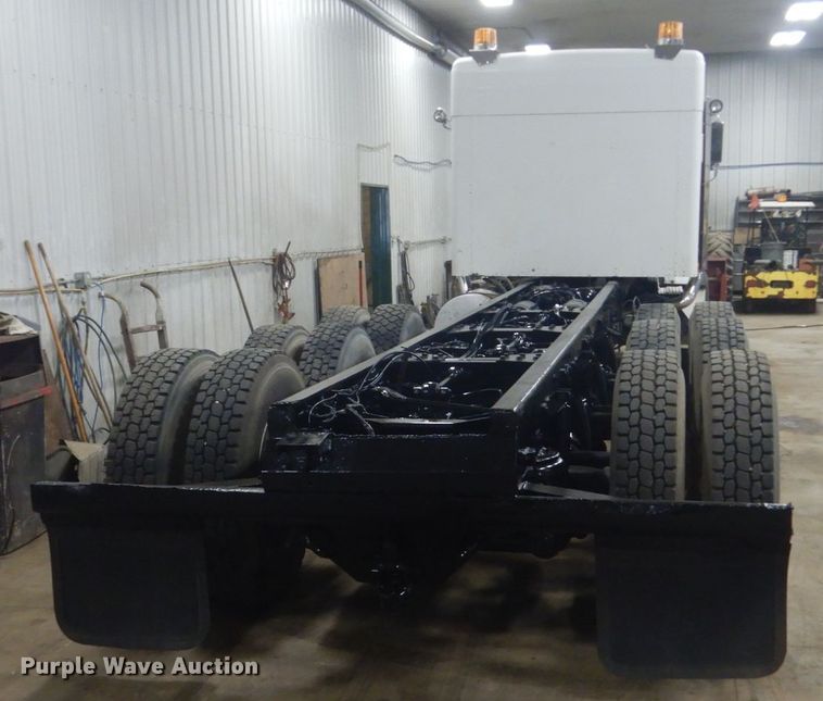 image for item KO9717 2005 Kenworth T800B  truck cab and chassis