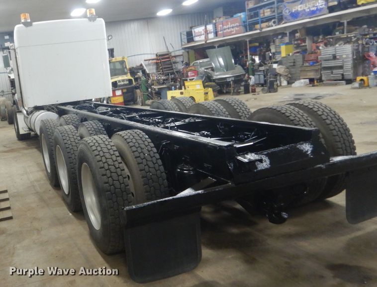 image for item KO9717 2005 Kenworth T800B  truck cab and chassis