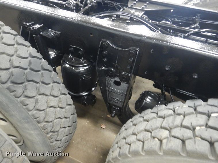 image for item KO9717 2005 Kenworth T800B  truck cab and chassis