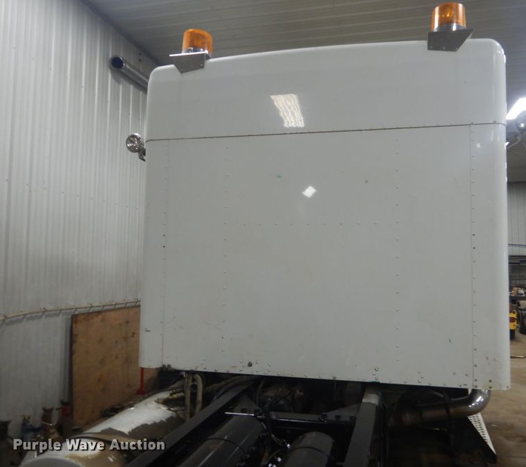 image for item KO9717 2005 Kenworth T800B  truck cab and chassis