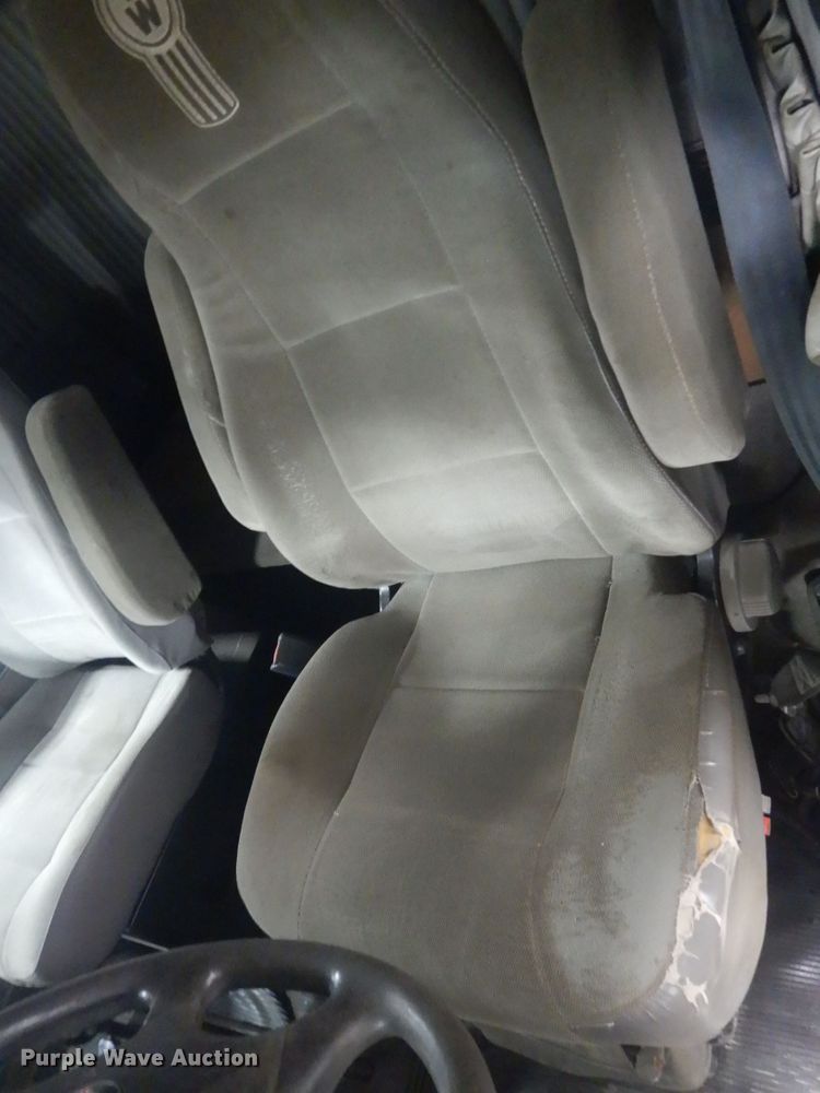 image for item KO9717 2005 Kenworth T800B  truck cab and chassis