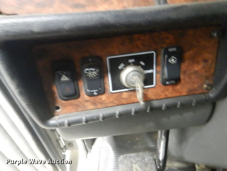 image for item KO9717 2005 Kenworth T800B  truck cab and chassis