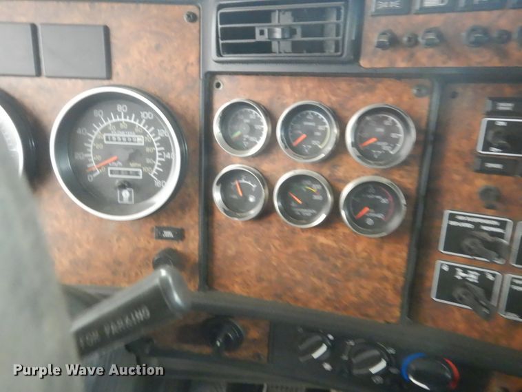 image for item KO9717 2005 Kenworth T800B  truck cab and chassis