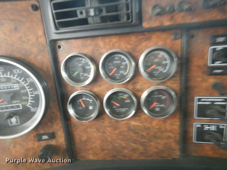 image for item KO9717 2005 Kenworth T800B  truck cab and chassis