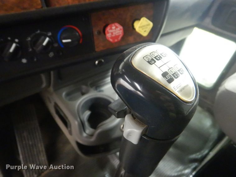 image for item KO9717 2005 Kenworth T800B  truck cab and chassis