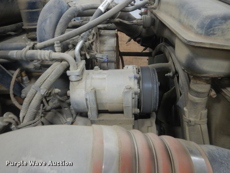 image for item KO9717 2005 Kenworth T800B  truck cab and chassis