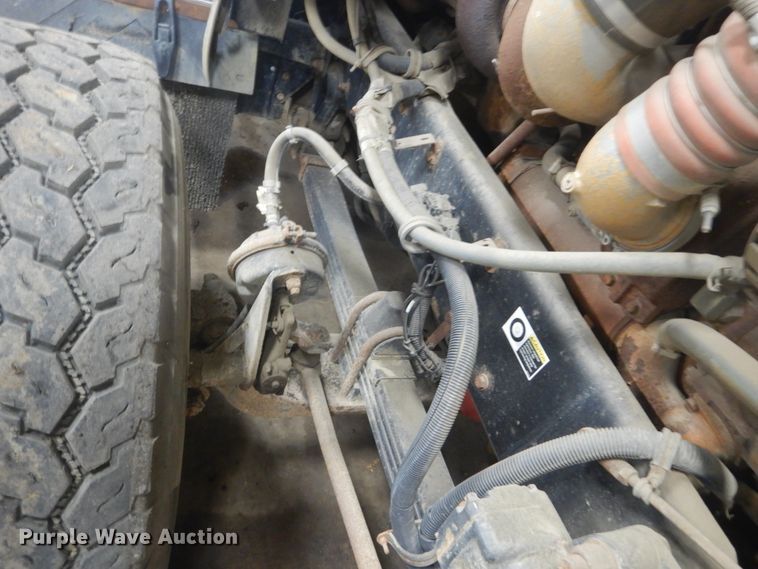 image for item KO9717 2005 Kenworth T800B  truck cab and chassis