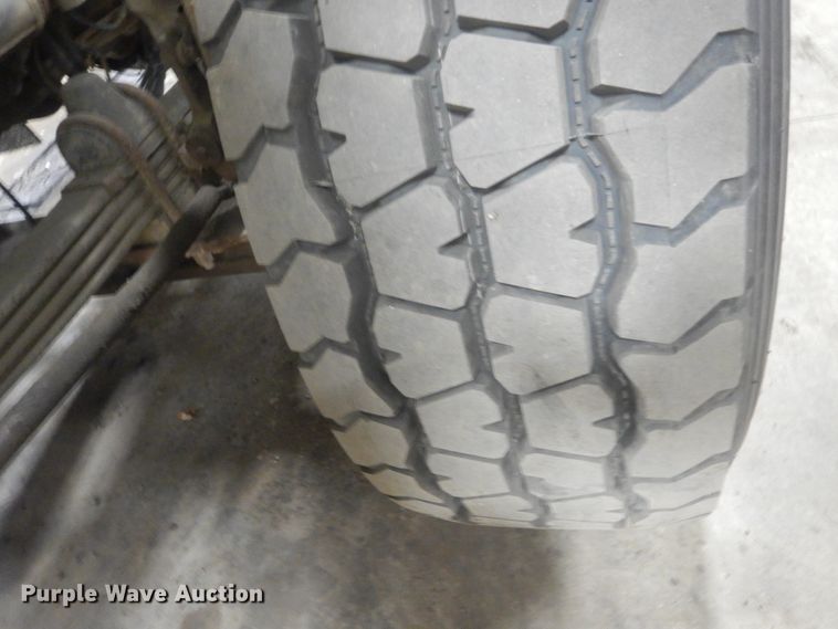 image for item KO9717 2005 Kenworth T800B  truck cab and chassis