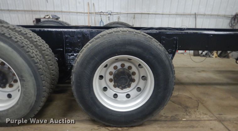 image for item KO9717 2005 Kenworth T800B  truck cab and chassis