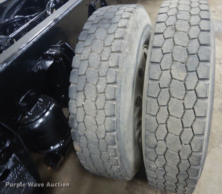 image for item KO9717 2005 Kenworth T800B  truck cab and chassis