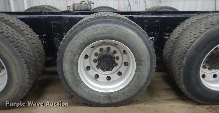 image for item KO9717 2005 Kenworth T800B  truck cab and chassis