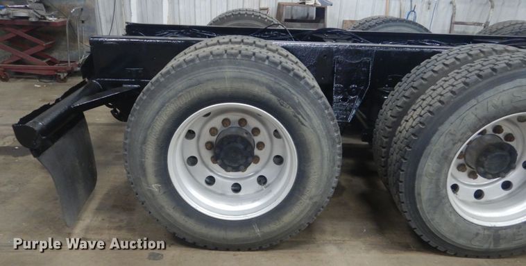 image for item KO9717 2005 Kenworth T800B  truck cab and chassis