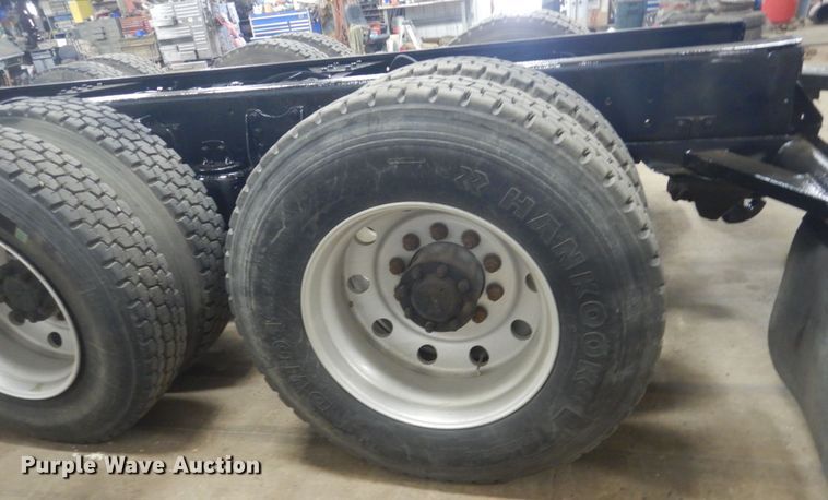 image for item KO9717 2005 Kenworth T800B  truck cab and chassis