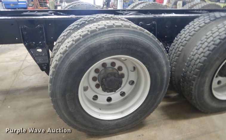 image for item KO9717 2005 Kenworth T800B  truck cab and chassis