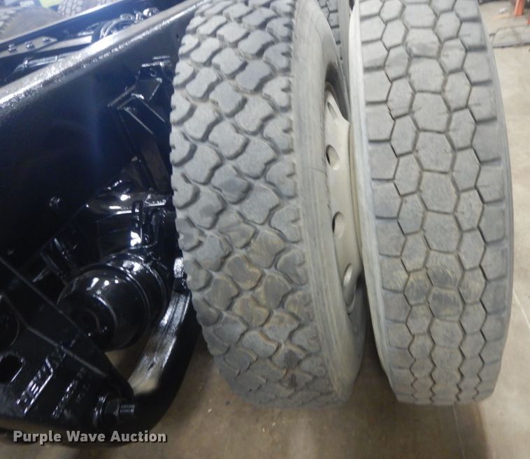 image for item KO9717 2005 Kenworth T800B  truck cab and chassis