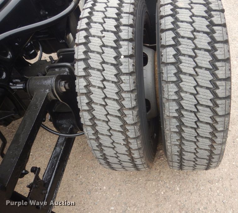 image for item KO9718 2015 Ford F450 Super Duty XLT  truck cab and chassis