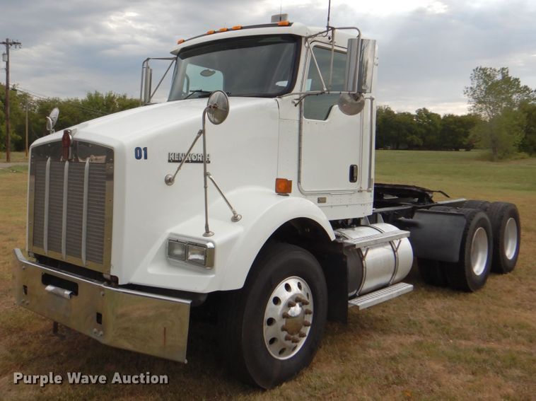 image for item DG1745 2006 Kenworth T800  semi truck