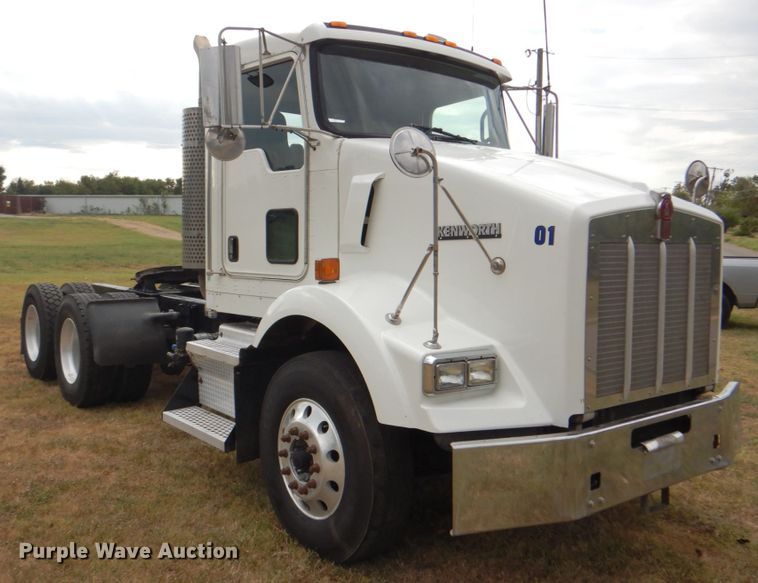 image for item DG1745 2006 Kenworth T800  semi truck