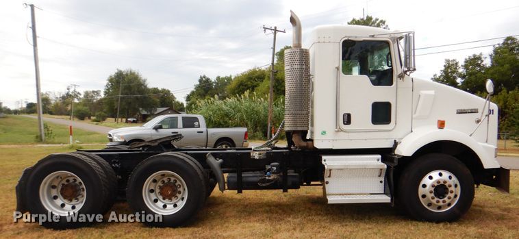 image for item DG1745 2006 Kenworth T800  semi truck