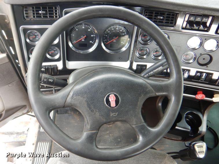 image for item DG1745 2006 Kenworth T800  semi truck