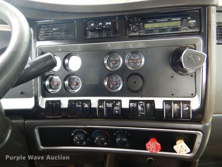 image for item DG1745 2006 Kenworth T800  semi truck