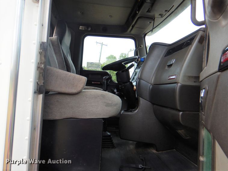 image for item DG1745 2006 Kenworth T800  semi truck