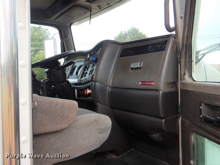 image for item DG1745 2006 Kenworth T800  semi truck