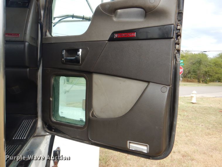 image for item DG1745 2006 Kenworth T800  semi truck