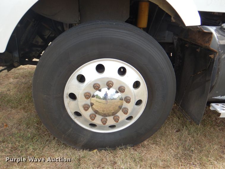 image for item DG1745 2006 Kenworth T800  semi truck