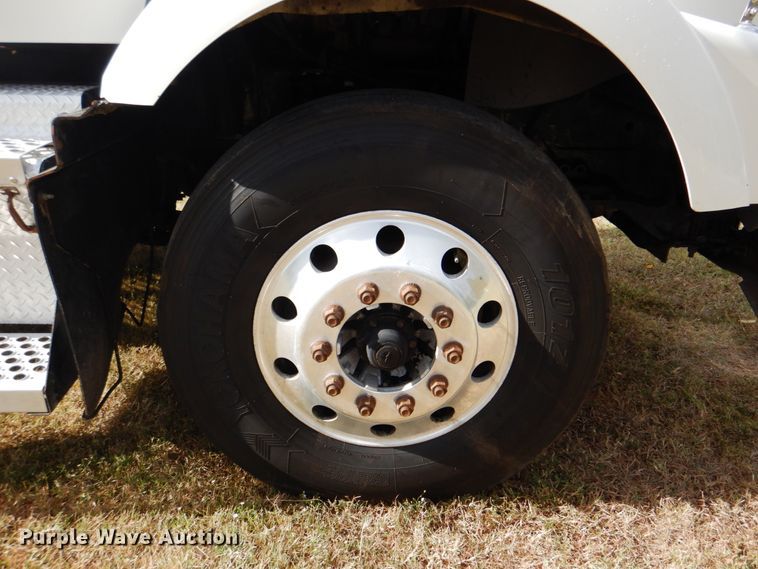 image for item DG1745 2006 Kenworth T800  semi truck