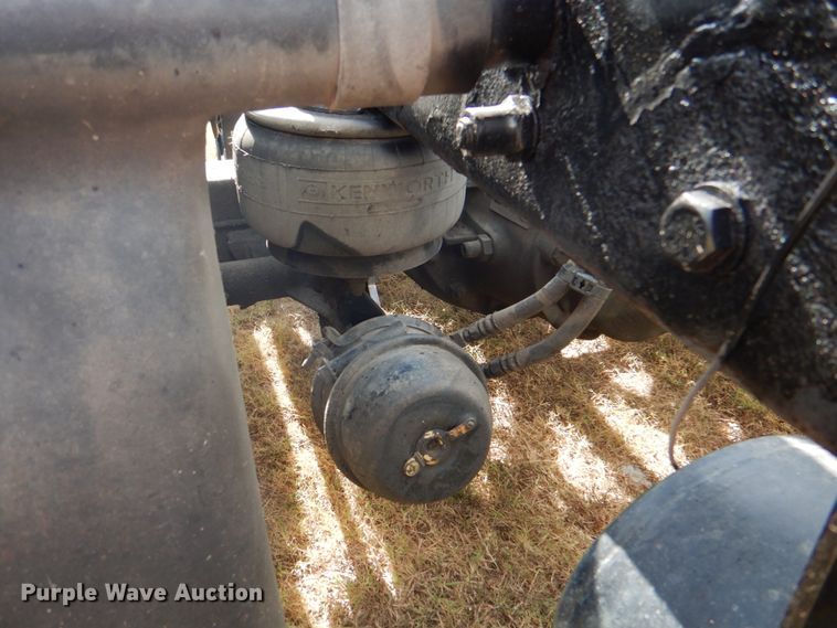 image for item DG1745 2006 Kenworth T800  semi truck