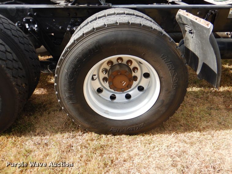 image for item DG1745 2006 Kenworth T800  semi truck