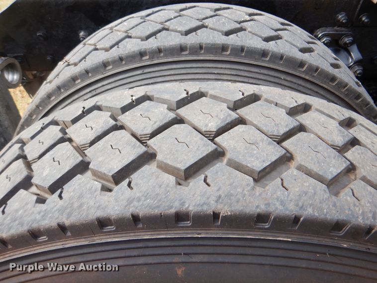 image for item DG1745 2006 Kenworth T800  semi truck