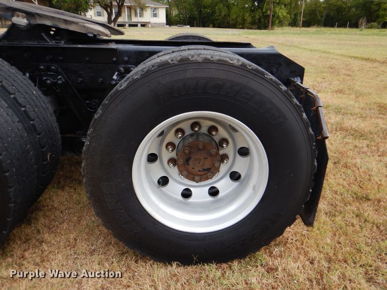 image for item DG1745 2006 Kenworth T800  semi truck