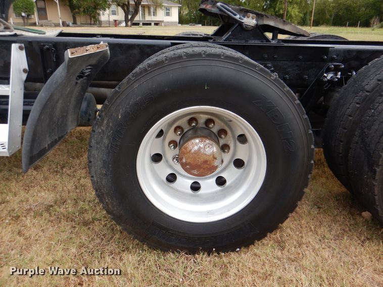 image for item DG1745 2006 Kenworth T800  semi truck