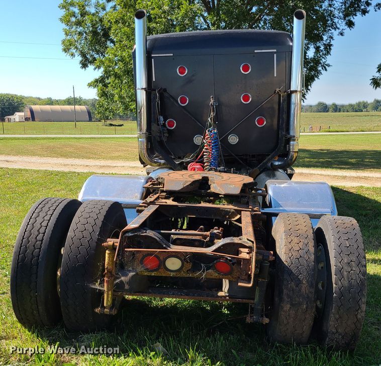 image for item DI6222 2001 Mack CH613  semi truck