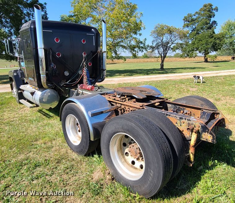 image for item DI6222 2001 Mack CH613  semi truck