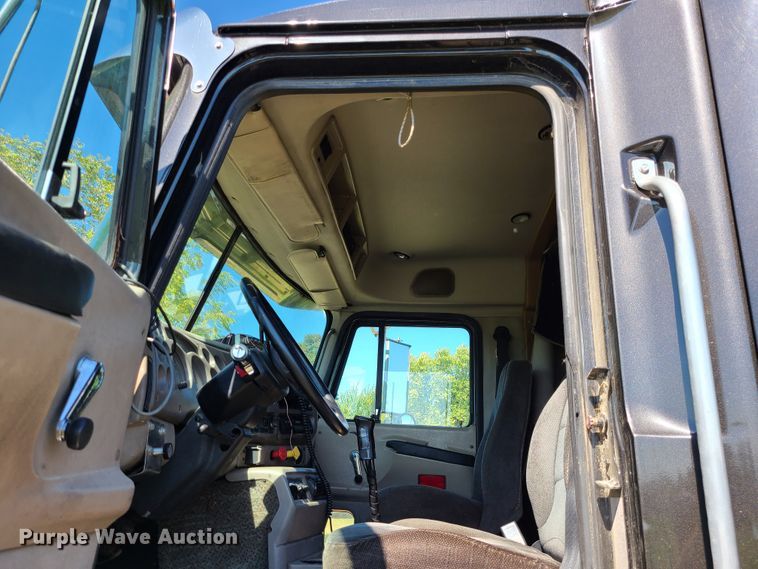 image for item DI6222 2001 Mack CH613  semi truck