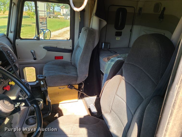 image for item DI6222 2001 Mack CH613  semi truck