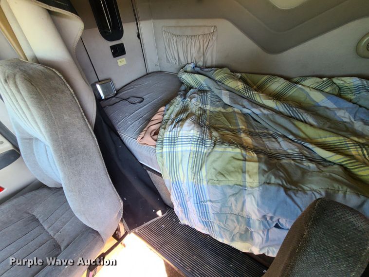 image for item DI6222 2001 Mack CH613  semi truck