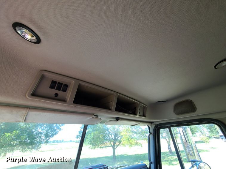 image for item DI6222 2001 Mack CH613  semi truck